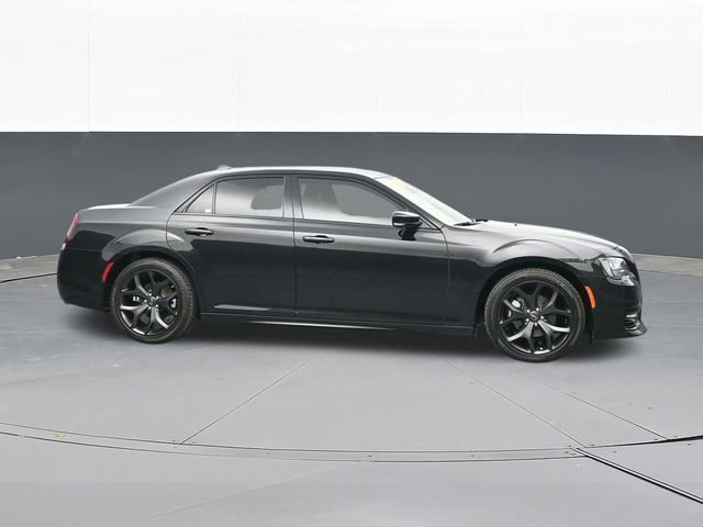 Used 2022 Chrysler 300 Touring L image 18