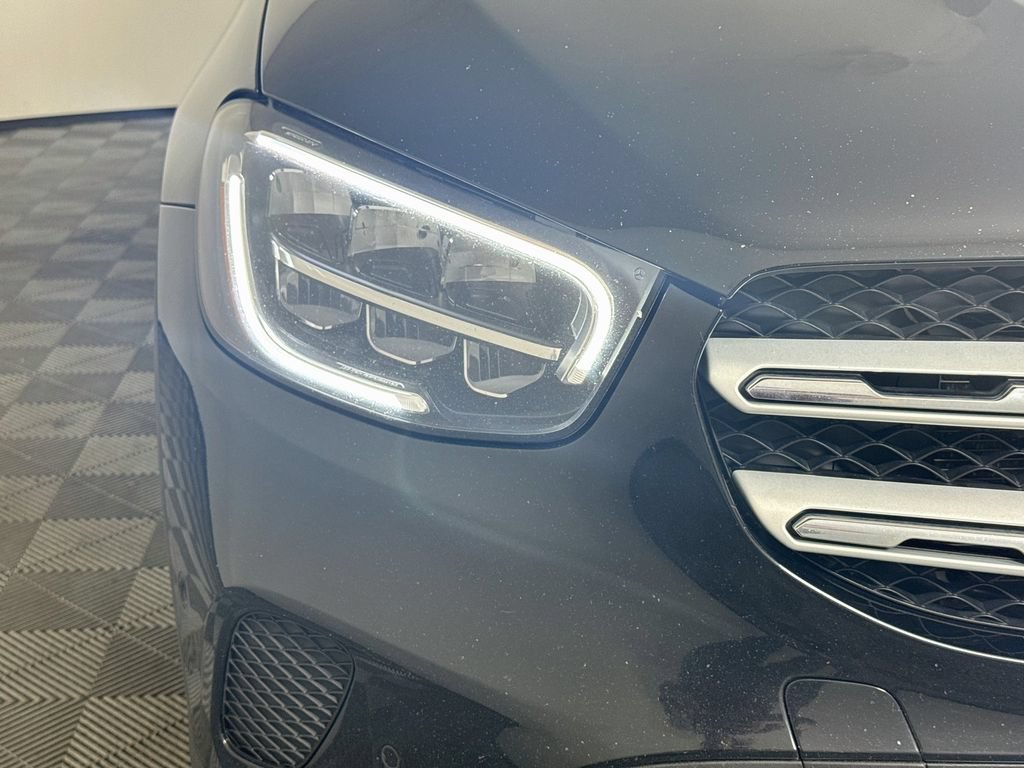 Used 2022 Mercedes-Benz GLC 300 4MATIC image 3