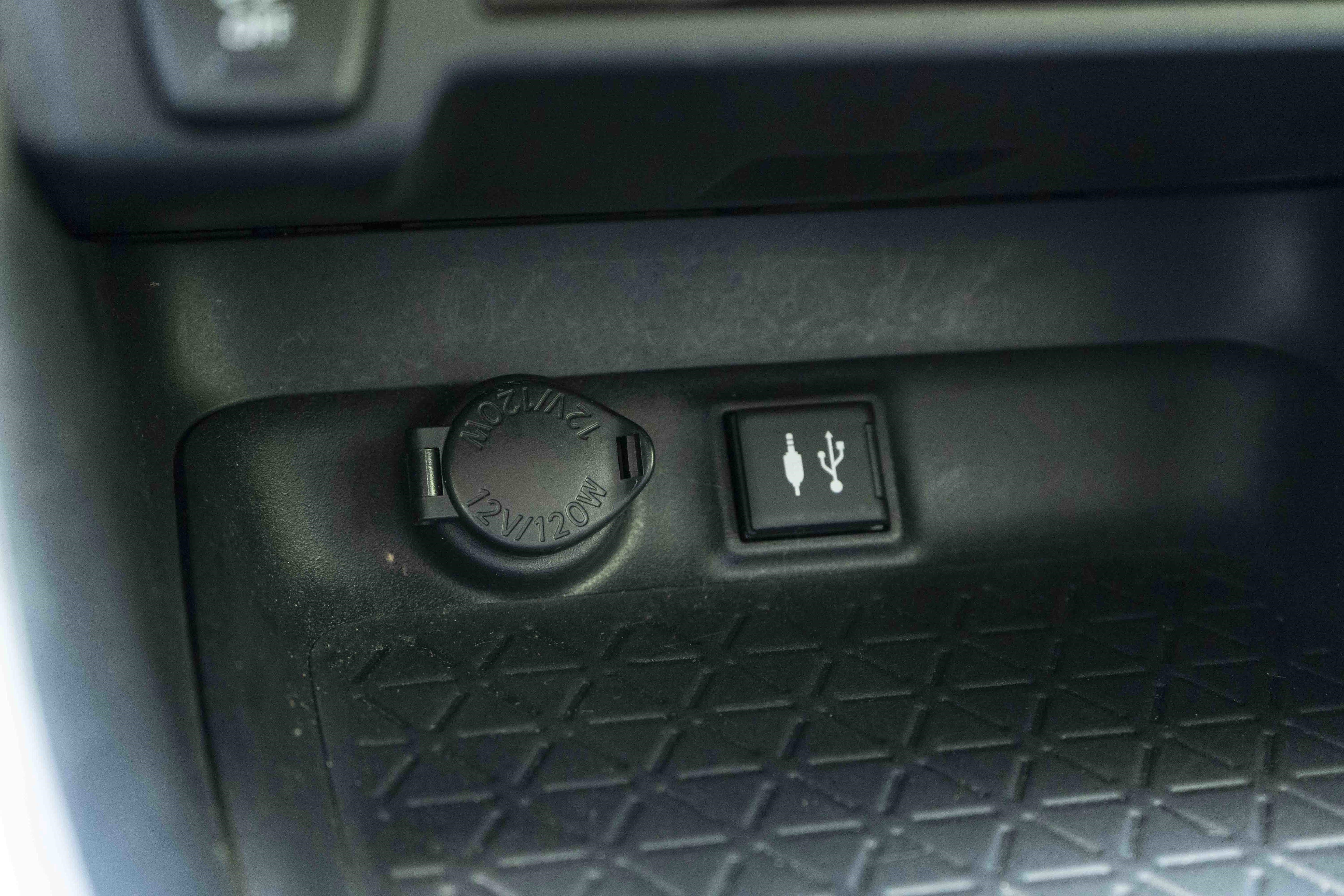 Used 2019 Toyota RAV4 XLE Premium image 33