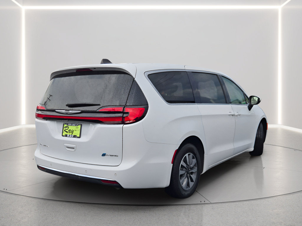 Used 2023 Chrysler Pacifica Touring-L FWD image 13