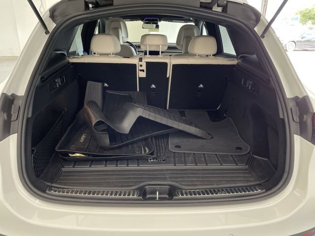 Used 2025 Mercedes-Benz GLC 300 4MATIC image 15