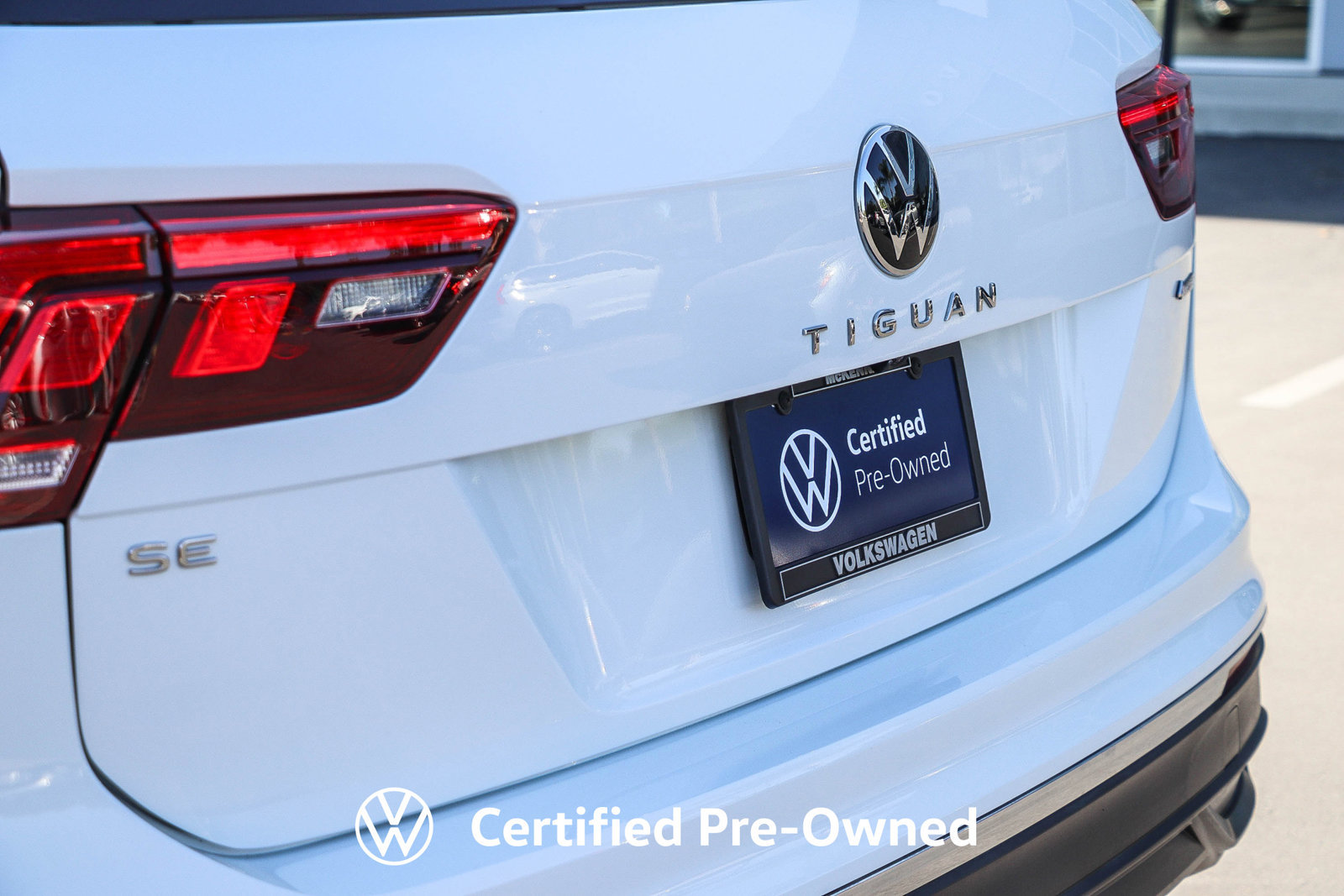 Used 2024 Volkswagen Tiguan SE AWD/4WD image 11