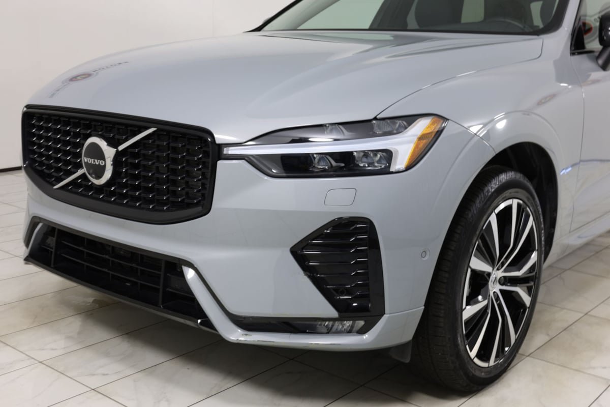 Used 2025 Volvo XC60 B5 Plus AWD/4WD image 48