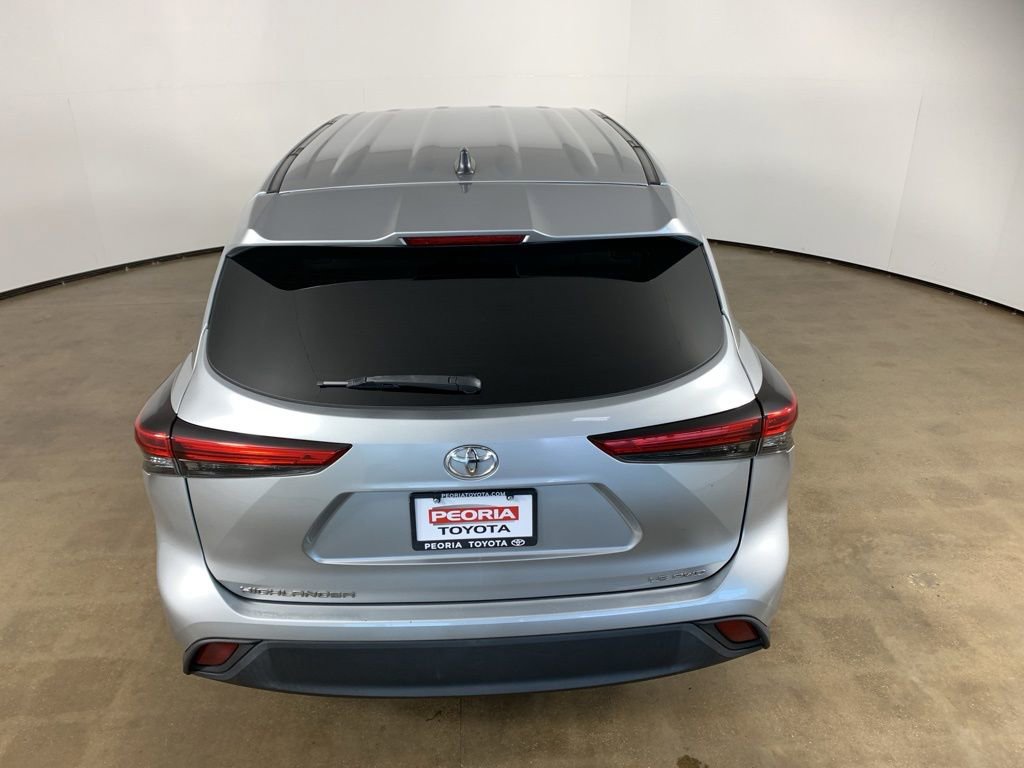 Used 2023 Toyota Highlander LE image 11