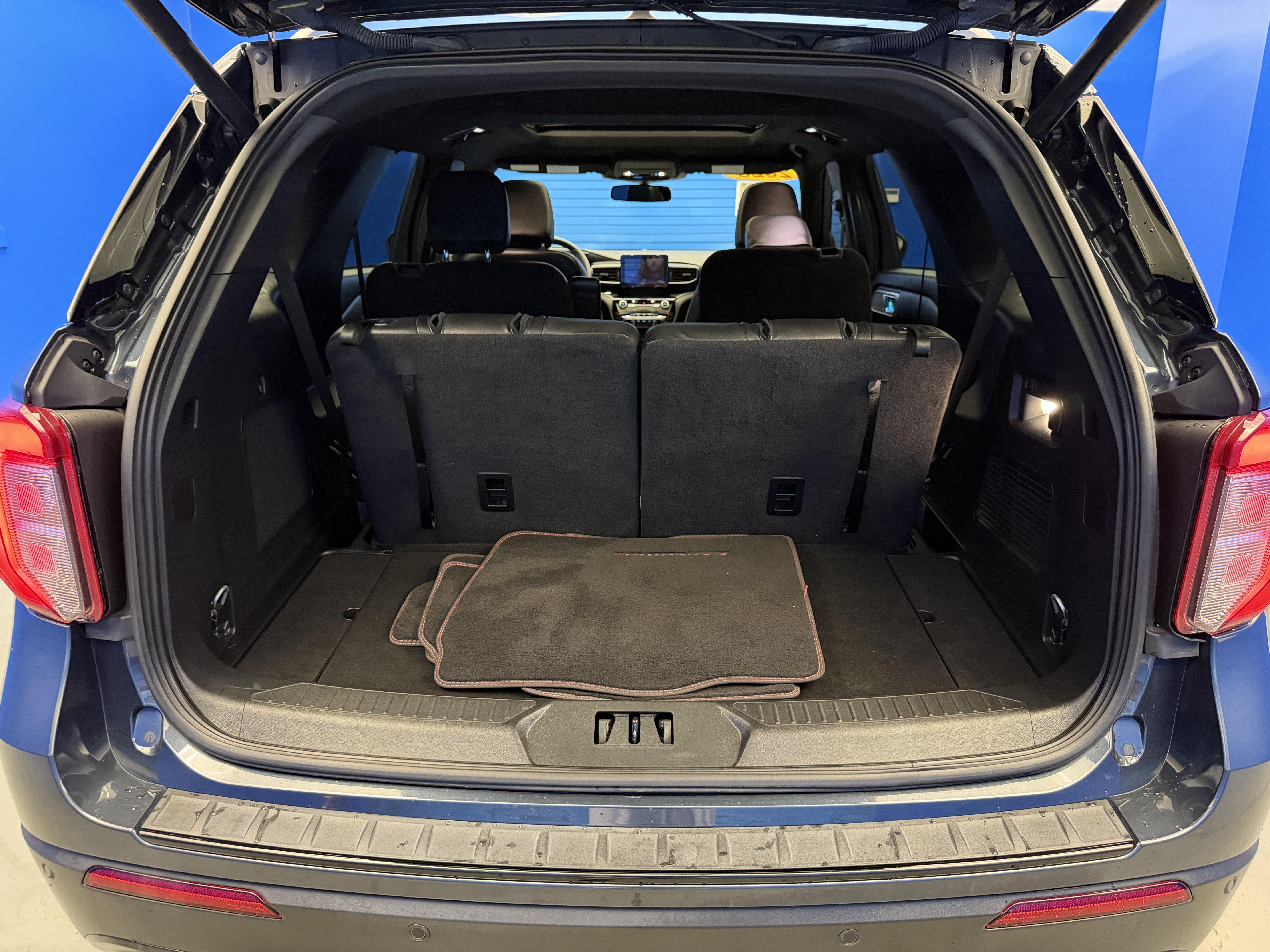 Used 2023 Ford Explorer ST-Line w/ Class IV Trailer Tow Package AWD/4WD image 29