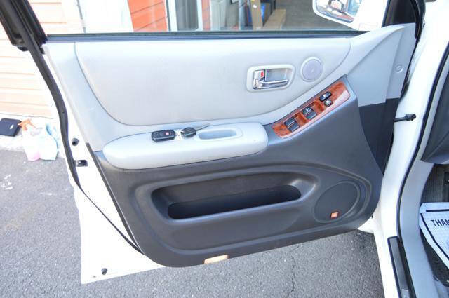 Used 2004 Toyota Highlander Limited image 32