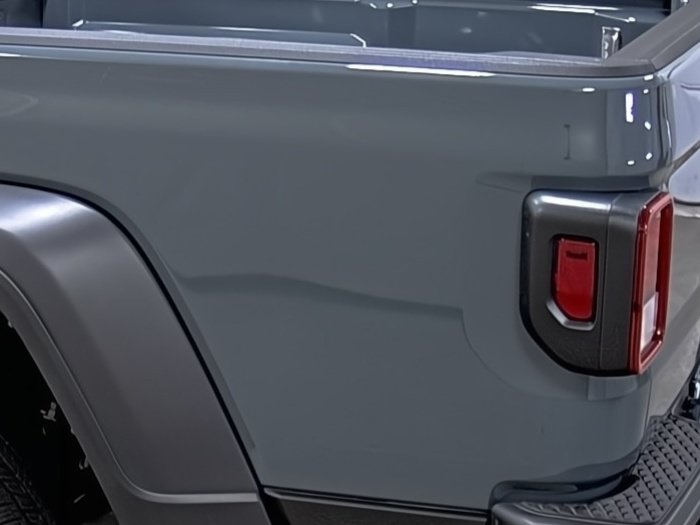 Used 2025 Jeep Gladiator Sport AWD/4WD image 16