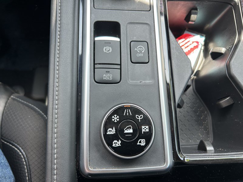 Used 2023 Nissan Pathfinder SL w/ Lighting Package (N92) AWD/4WD image 12