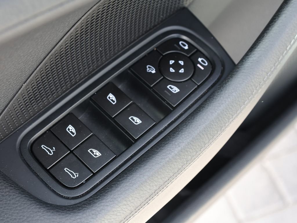 Used 2025 Porsche Panamera 4 image 12