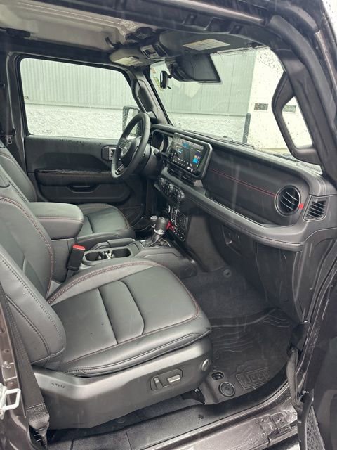 Certified 2025 Jeep Wrangler Unlimited Rubicon w/ Convenience Group AWD/4WD image 25