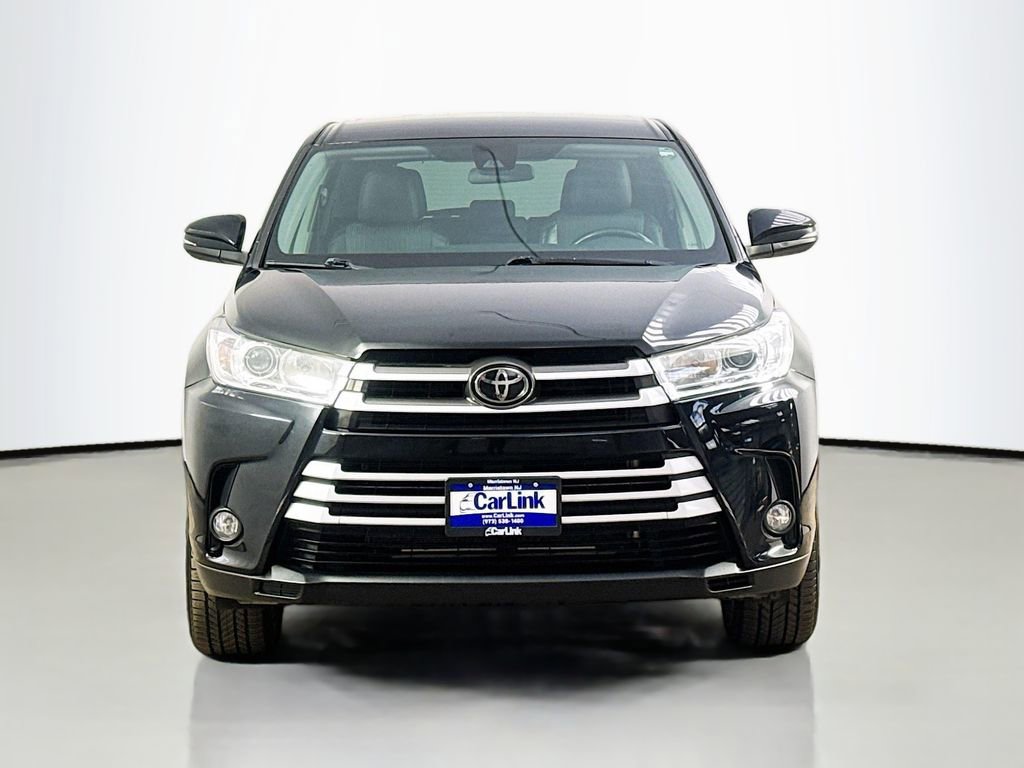 Used 2019 Toyota Highlander Plus AWD/4WD image 2