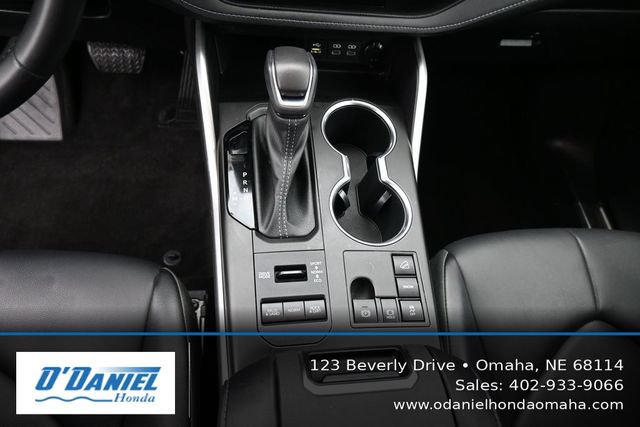 Used 2023 Toyota Highlander XLE AWD/4WD image 33