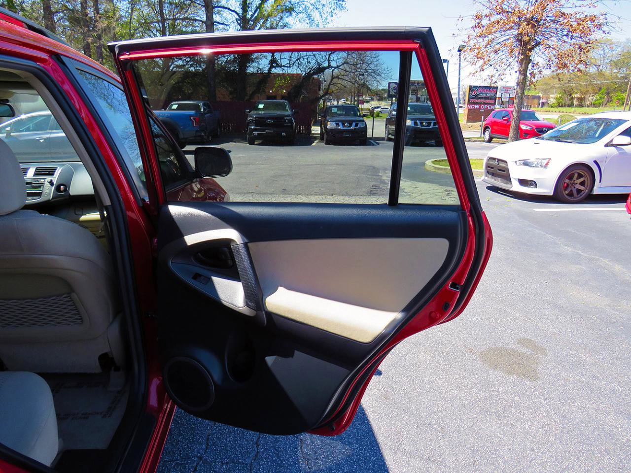 Used 2011 Toyota RAV4 4WD 4dr 4-cyl 4-Spd AT (Natl) w/ Upgrade Value Pkg image 31