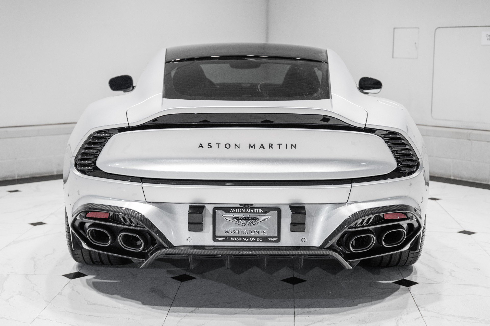 Used 2025 Aston Martin Vanquish image 42