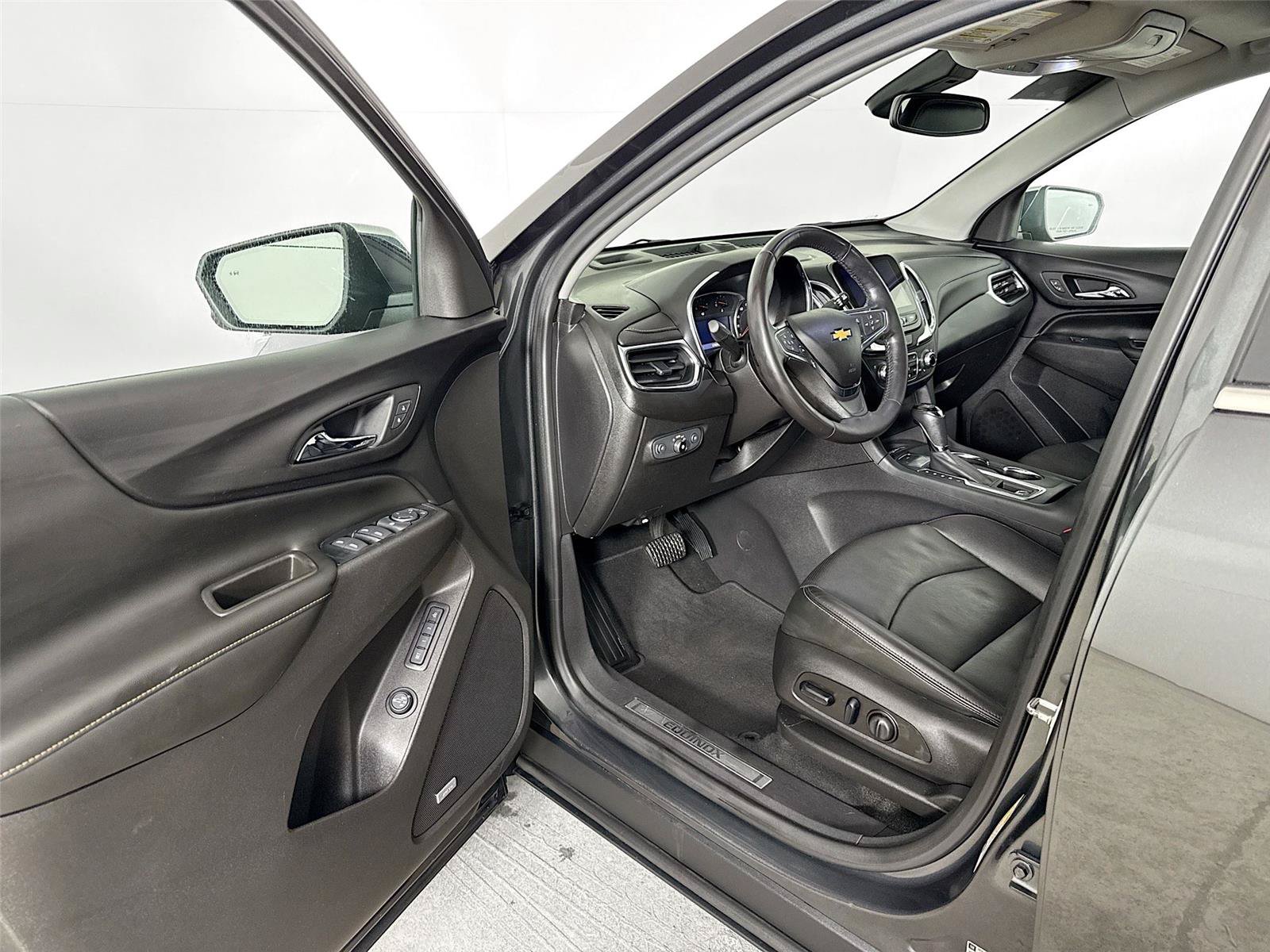 Used 2019 Chevrolet Equinox Premier AWD/4WD image 3