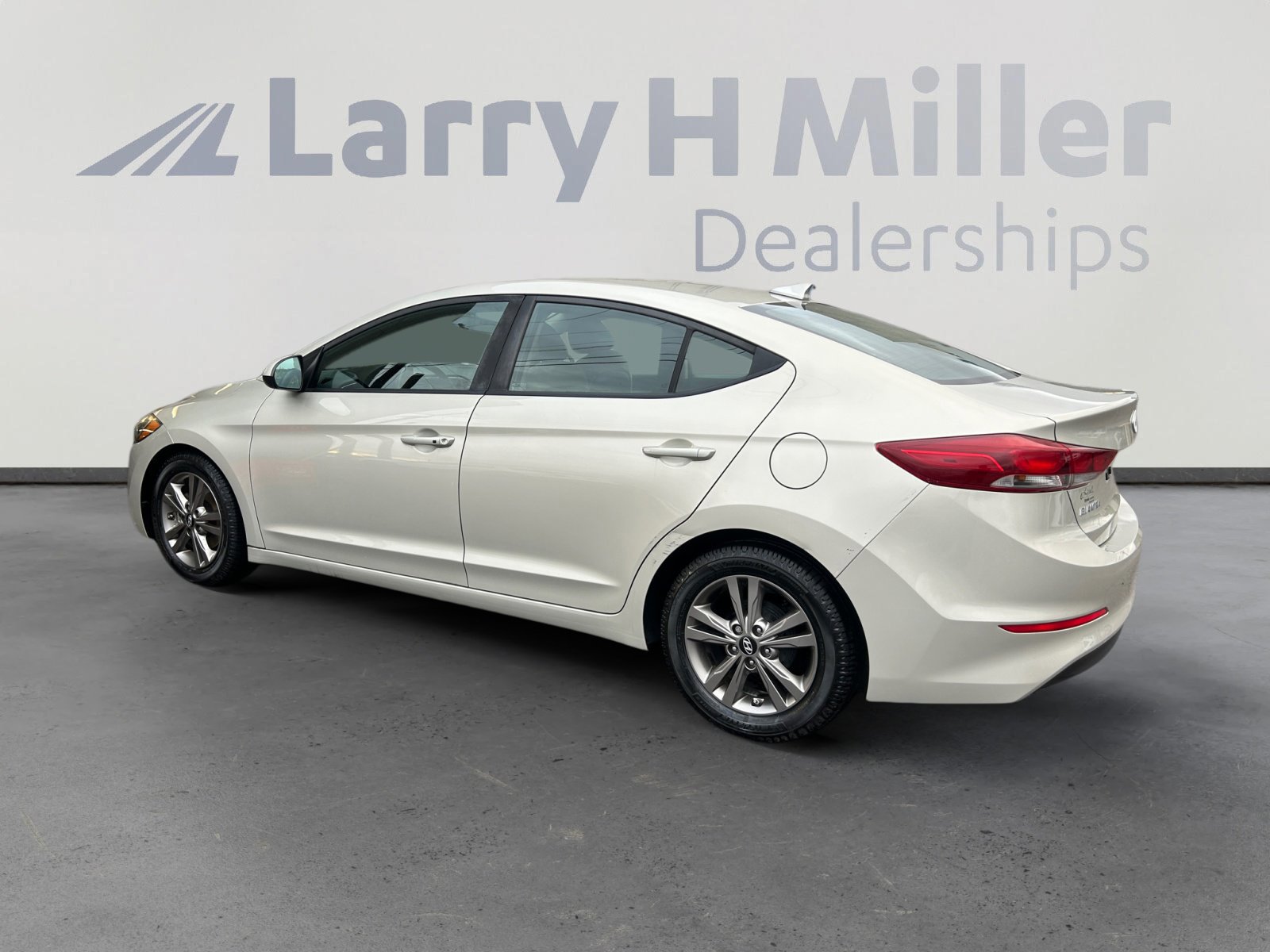 Used 2017 Hyundai Elantra SE w/ SE A/T Tech Package 03 image 4