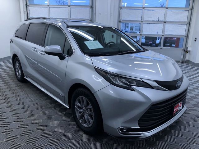 Used 2021 Toyota Sienna XLE image 37