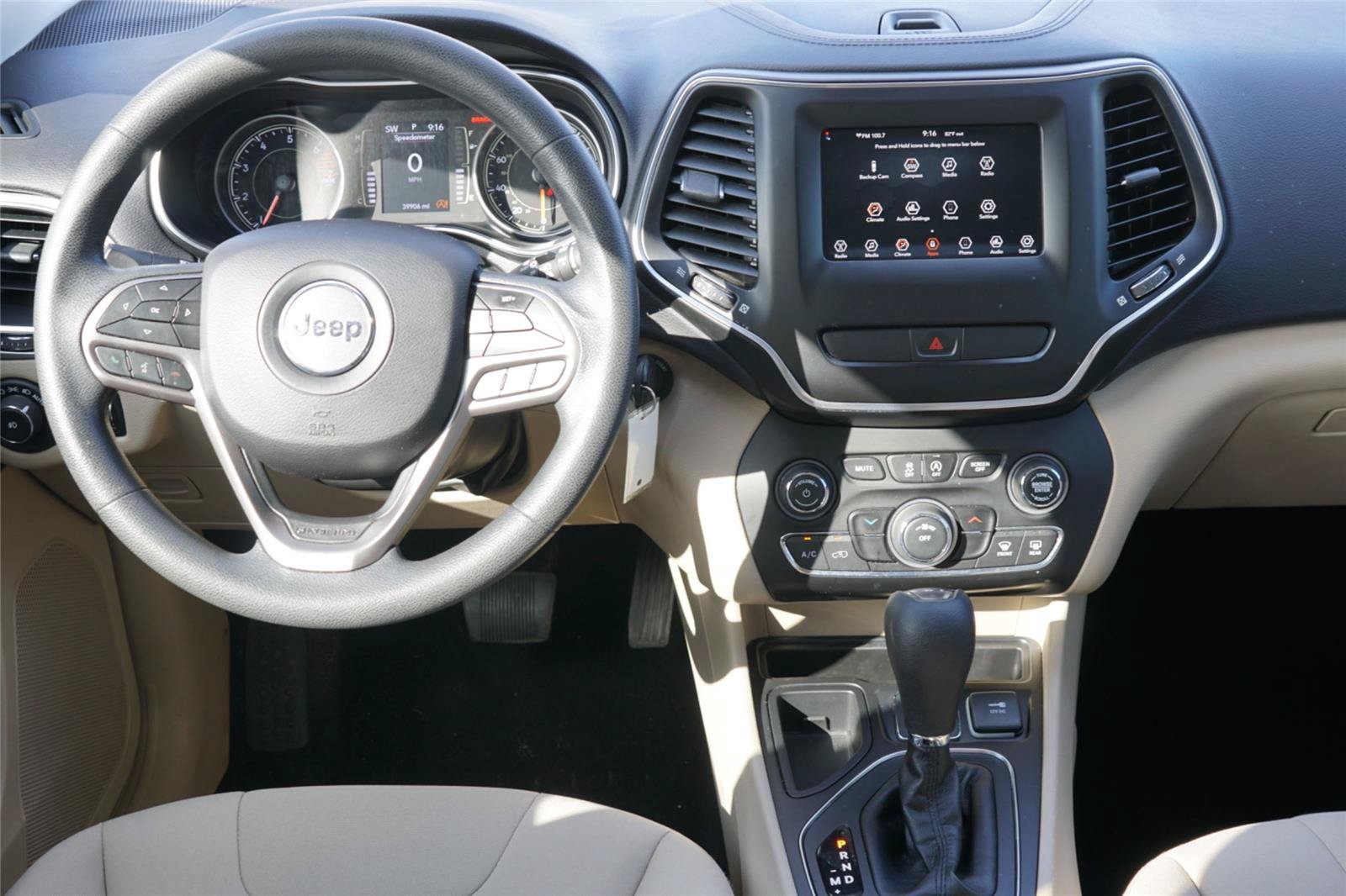 Used 2019 Jeep Cherokee Latitude w/ Popular Appearance Group FWD image 24