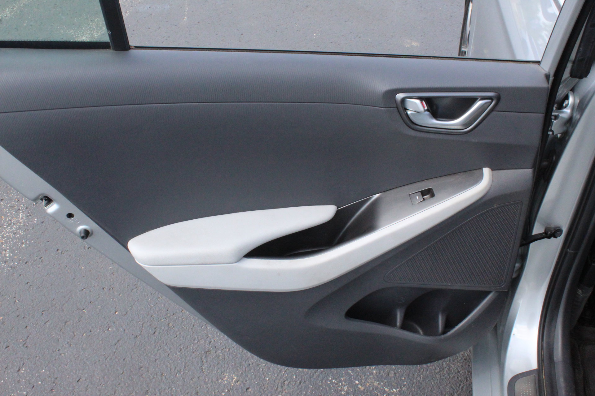 Used 2022 Hyundai Ioniq Limited FWD image 28