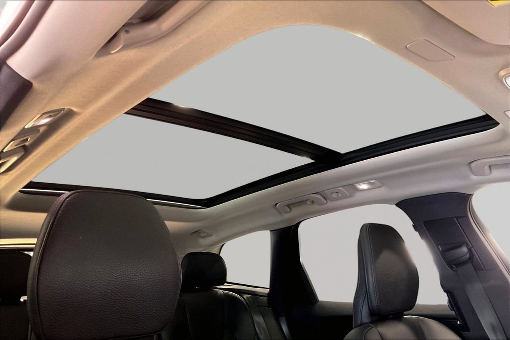 Certified 2023 Volvo XC60 B5 Plus AWD/4WD image 27