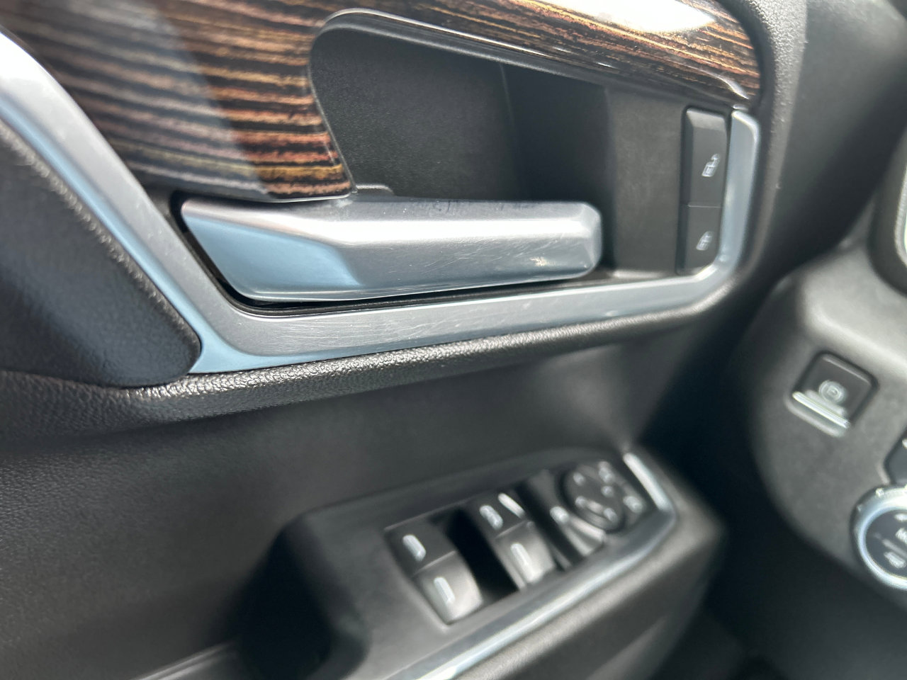 Used 2023 GMC Sierra 1500 SLE w/ X31 Off-Road Package image 8