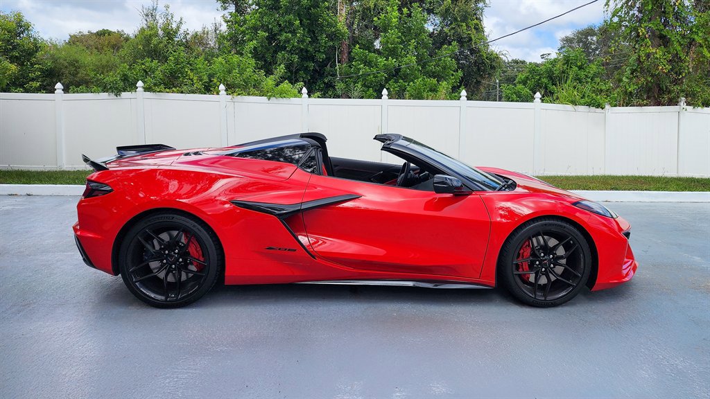 Used 2025 Chevrolet Corvette Z06 w/ Stealth Interior Trim Package image 9