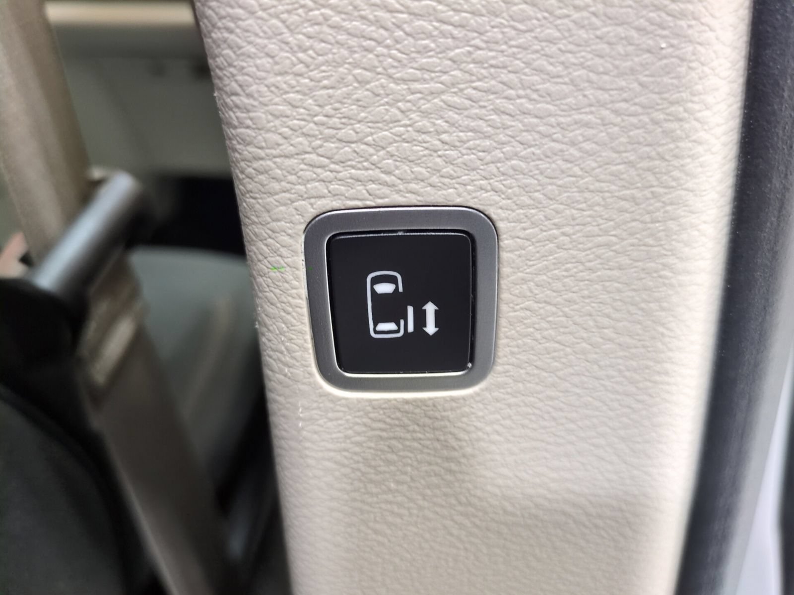 Used 2017 Chrysler Pacifica Touring FWD image 12