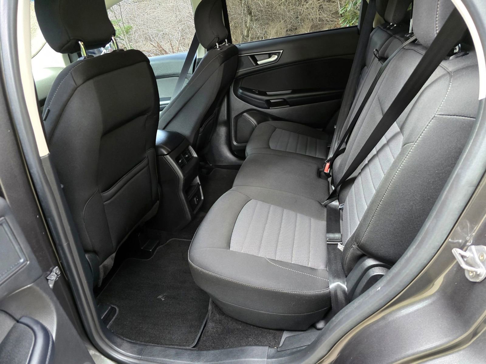 Used 2018 Ford Edge SE image 18