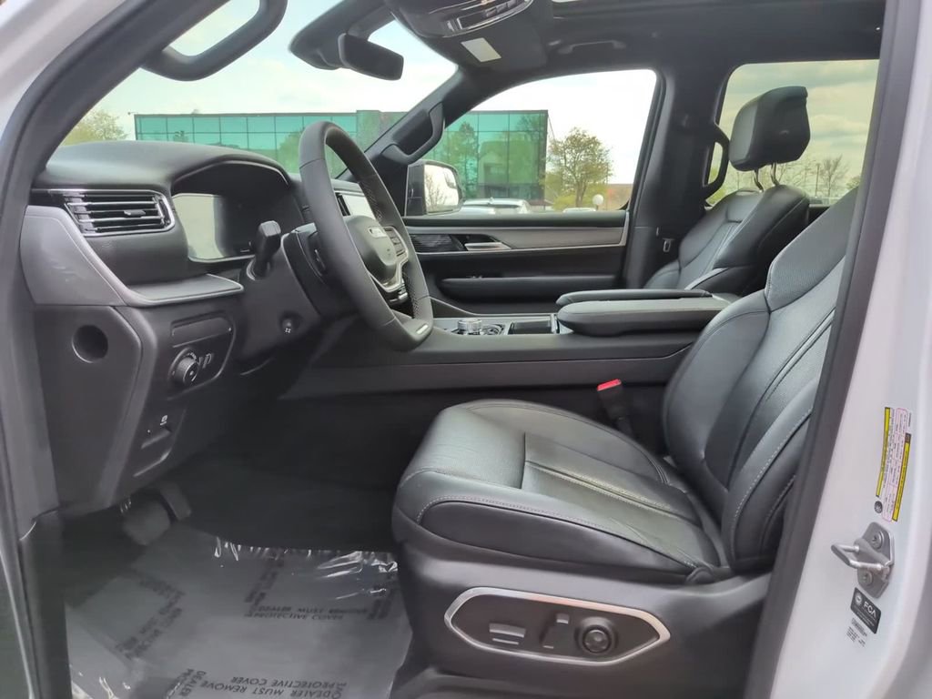 Certified 2025 Jeep Wagoneer Series II w/ Premium Group I AWD/4WD image 22