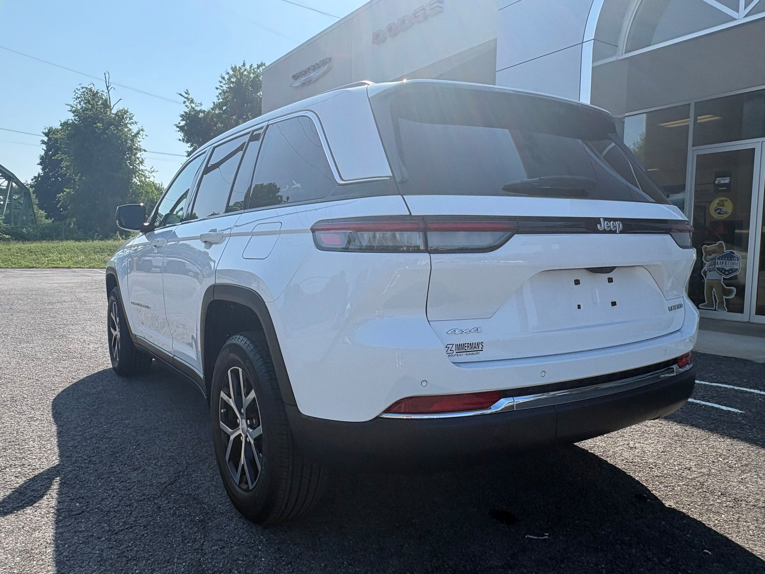 Certified 2025 Jeep Grand Cherokee Limited AWD/4WD image 9