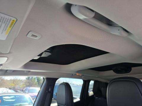 Used 2018 Jeep Renegade Limited w/ Safety & Security Group image 9