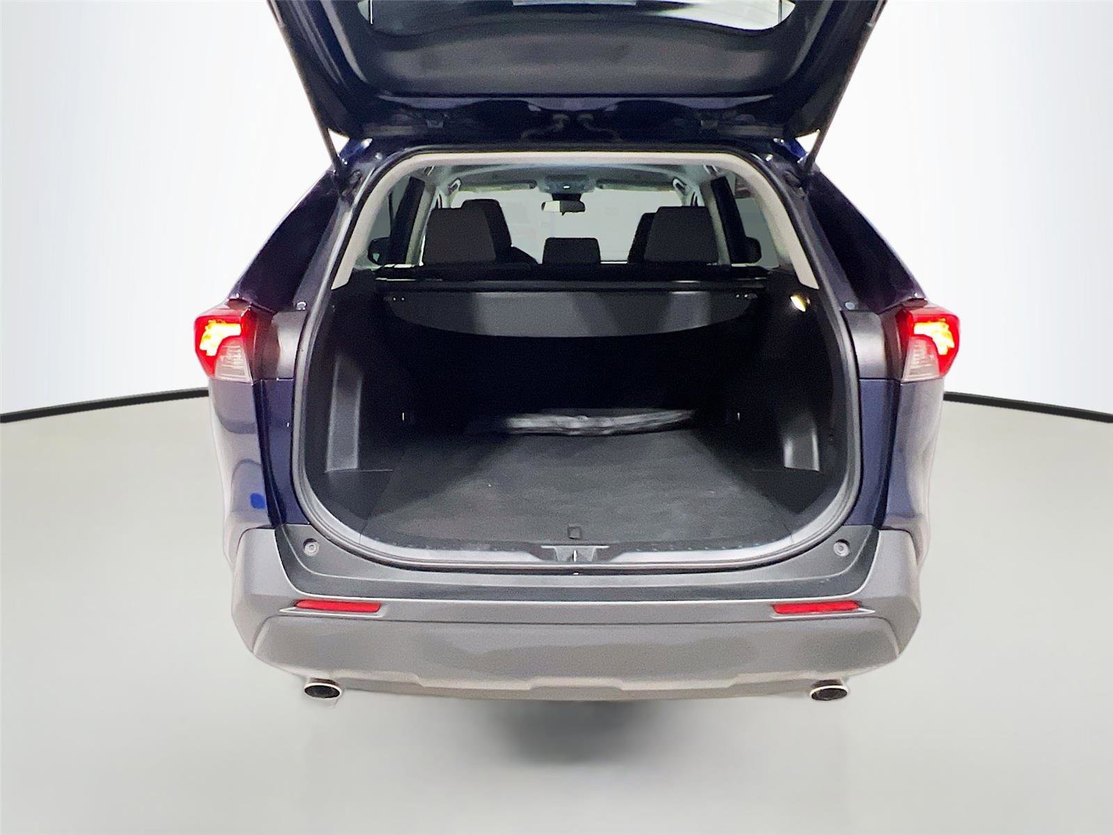 Used 2025 Toyota RAV4 XLE image 24