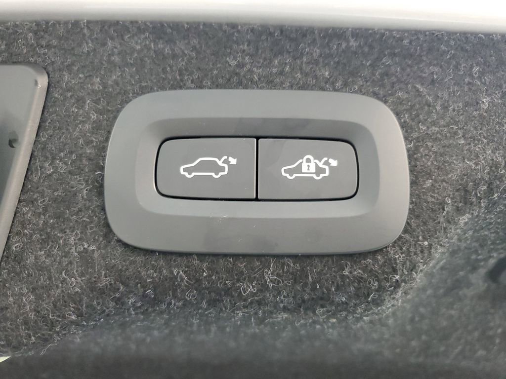 Used 2022 Volvo S90 B6 Inscription w/ Advanced Package image 12