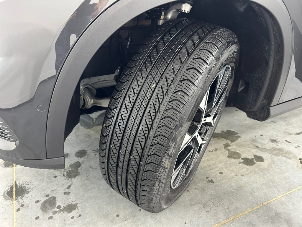 Used 2025 Mercedes-Benz GLC 350e 4MATIC image 11