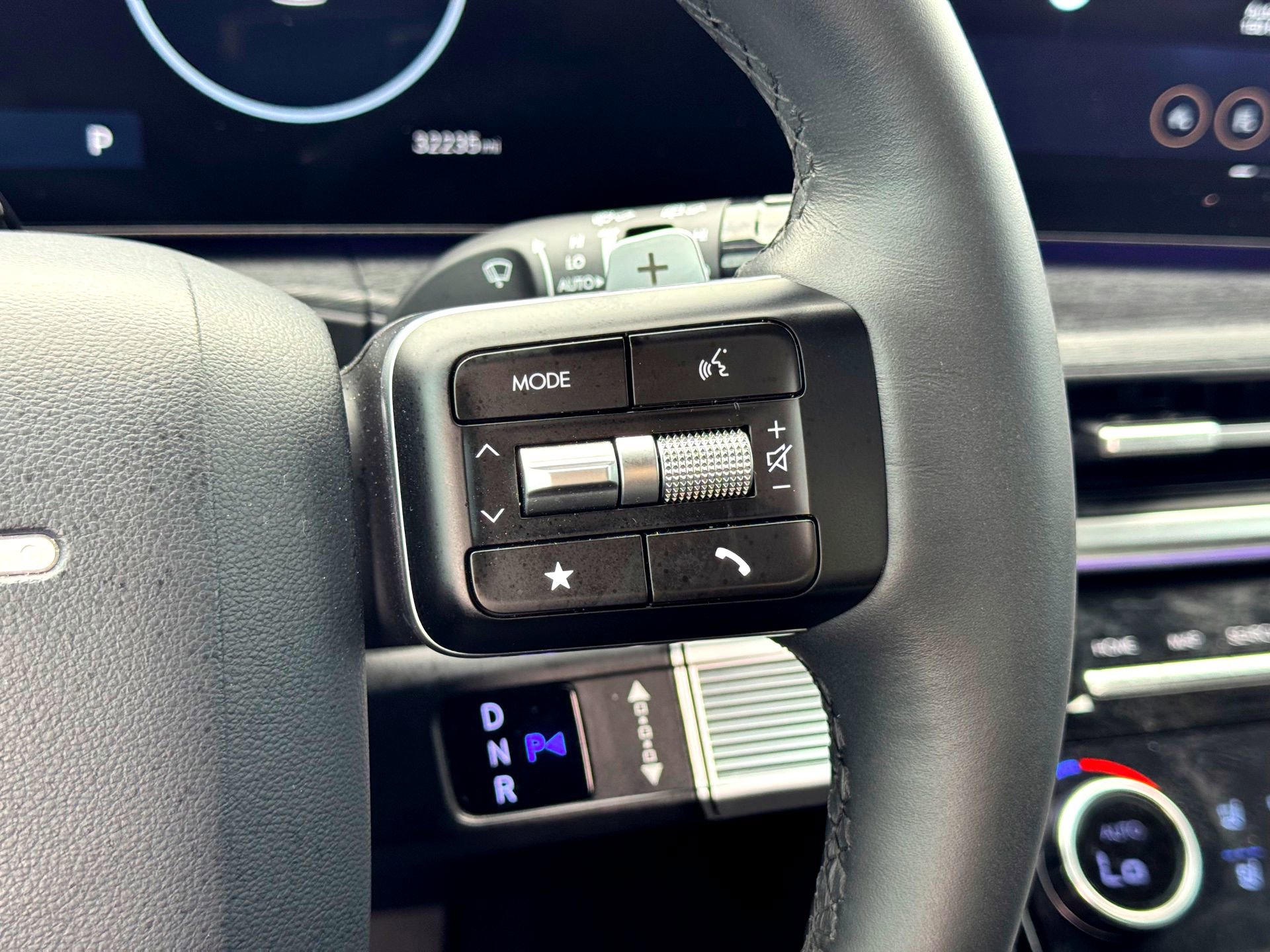 Used 2025 Hyundai Santa Fe Limited image 31