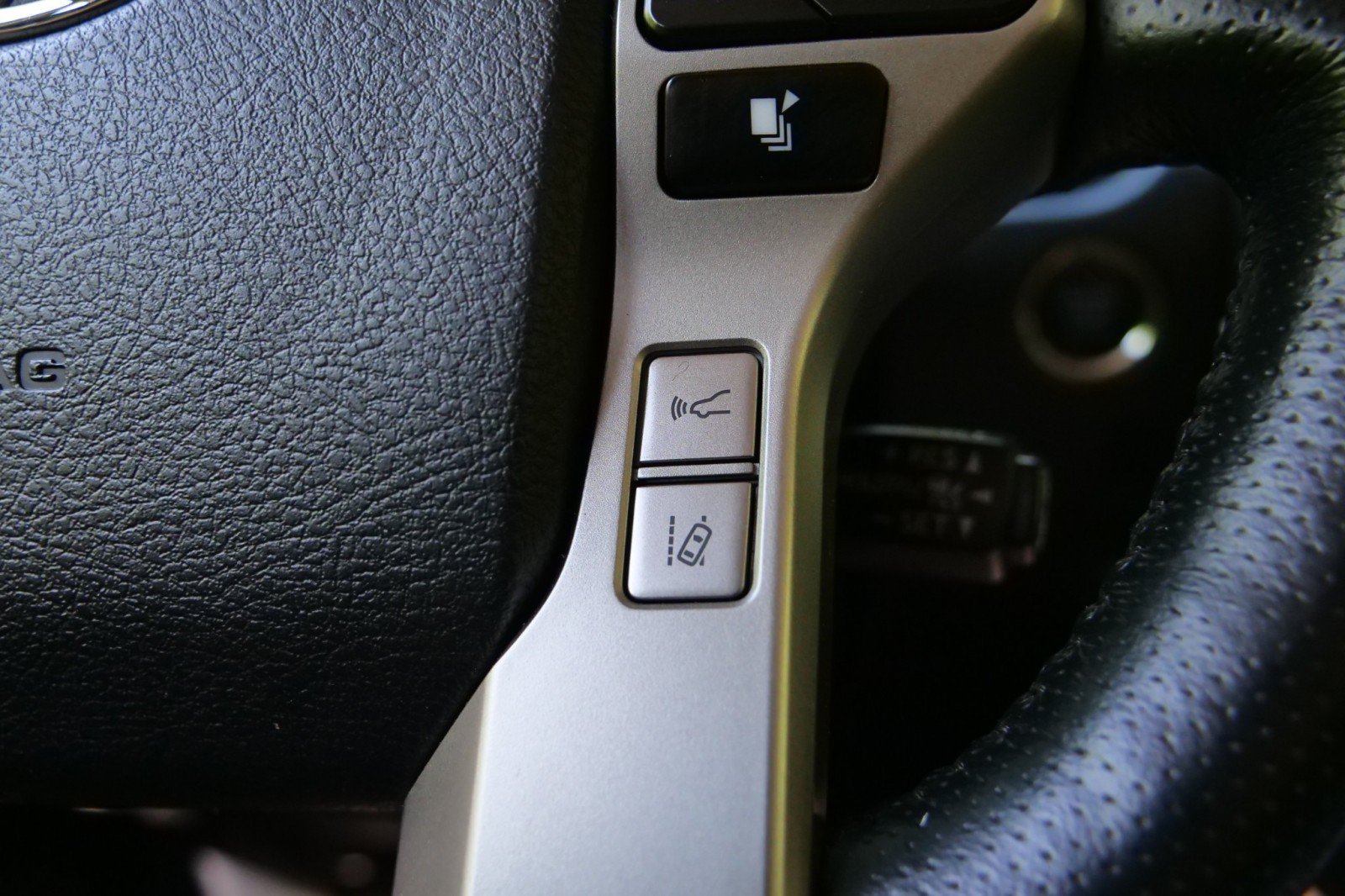 Used 2023 Toyota 4Runner Limited AWD/4WD image 16