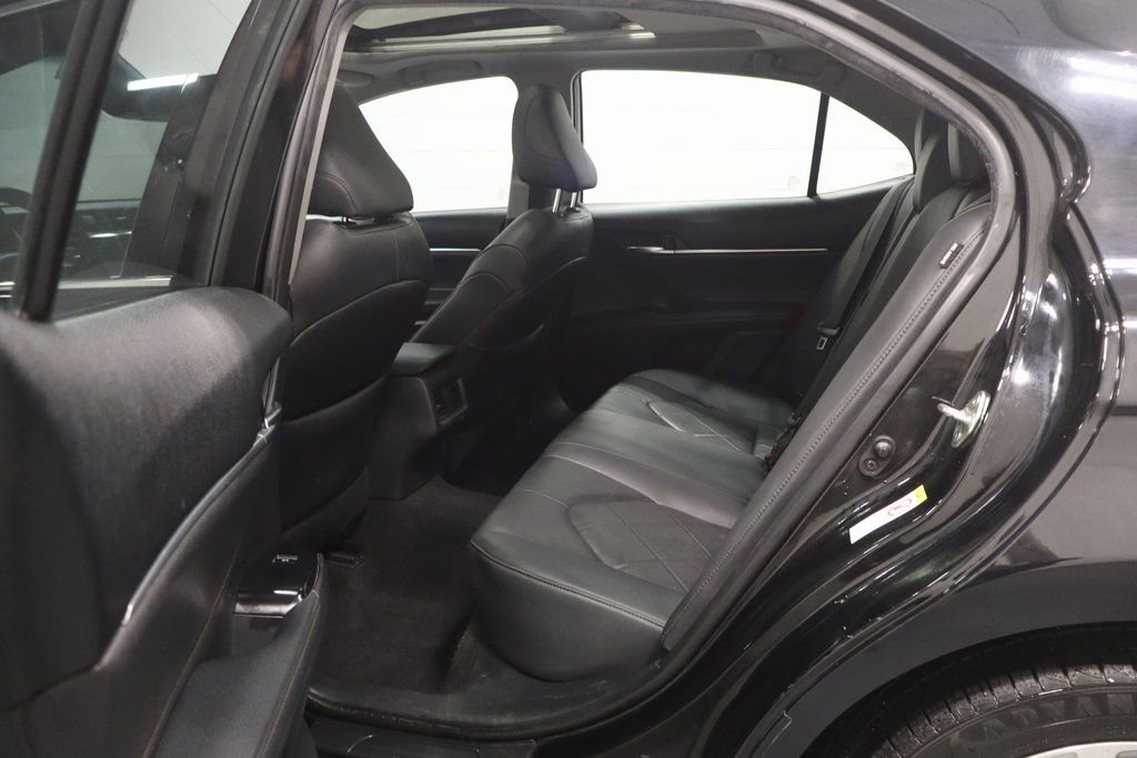 Used 2018 Toyota Camry XLE image 13