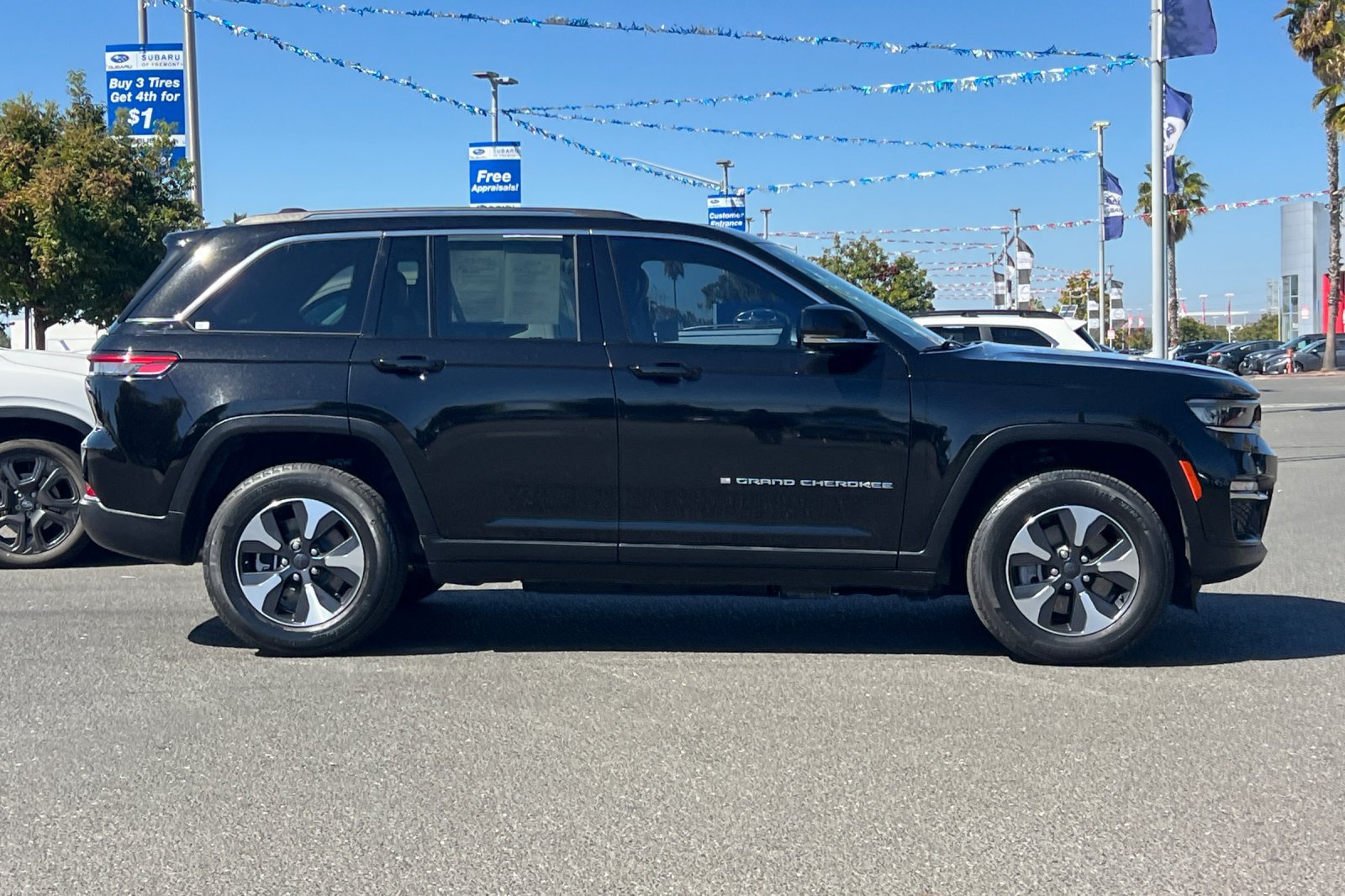Used 2022 Jeep Grand Cherokee Limited 4xe w/ Luxury Tech Group II AWD/4WD image 3