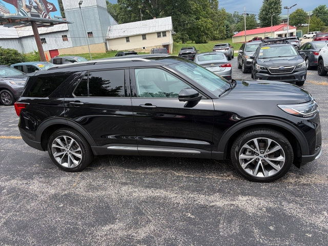 Used 2025 Ford Explorer Platinum AWD/4WD image 5