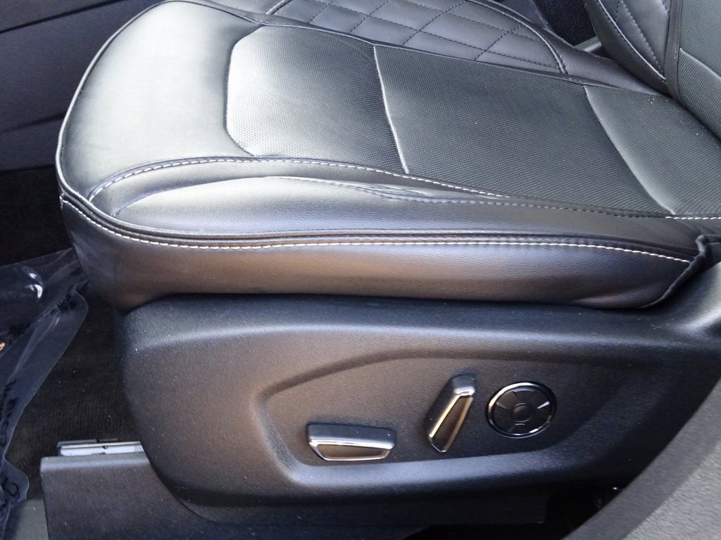 Used 2018 Ford Explorer Platinum image 19