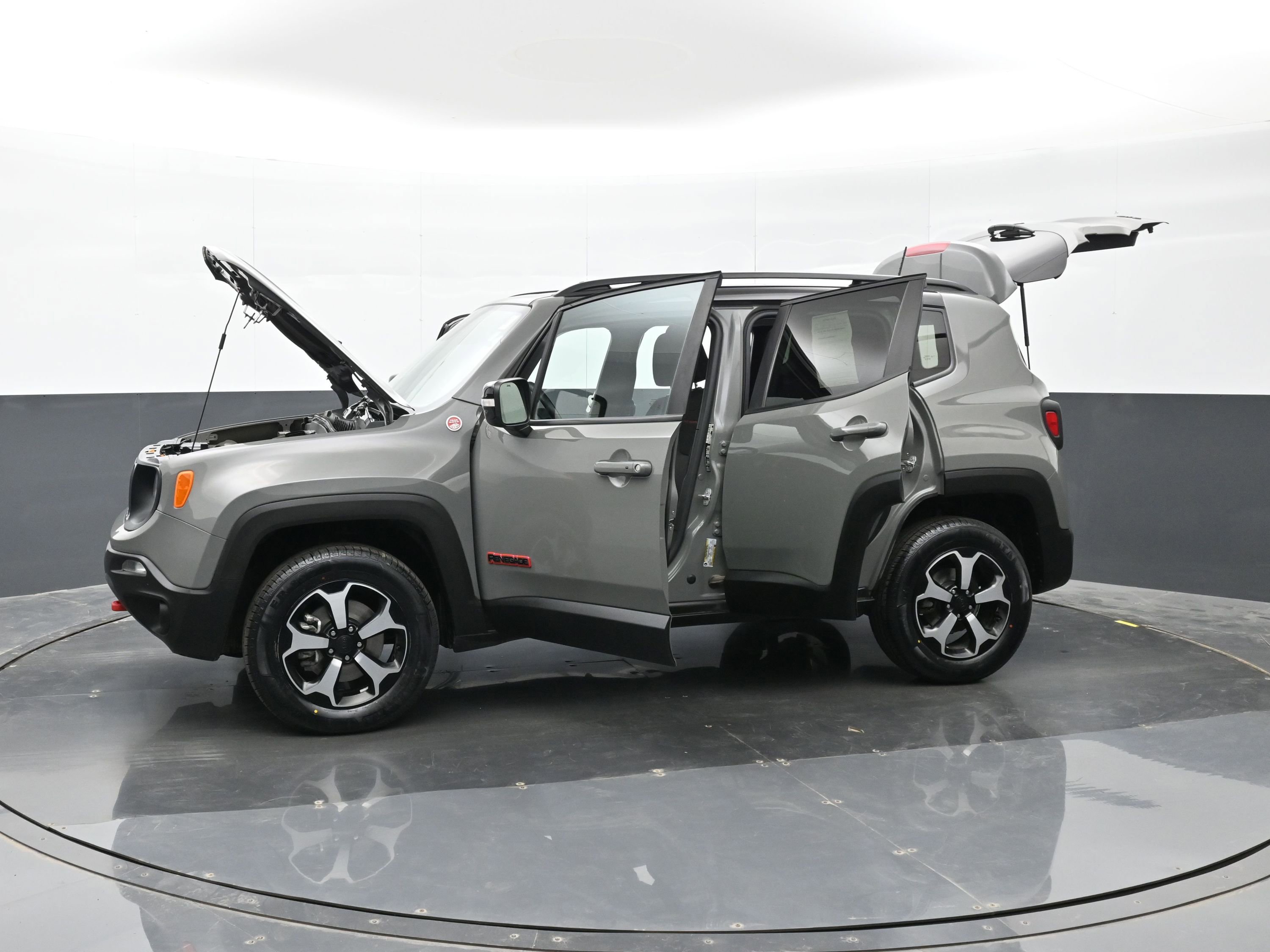 Used 2022 Jeep Renegade Trailhawk w/ Sun/Sound Group AWD/4WD image 46