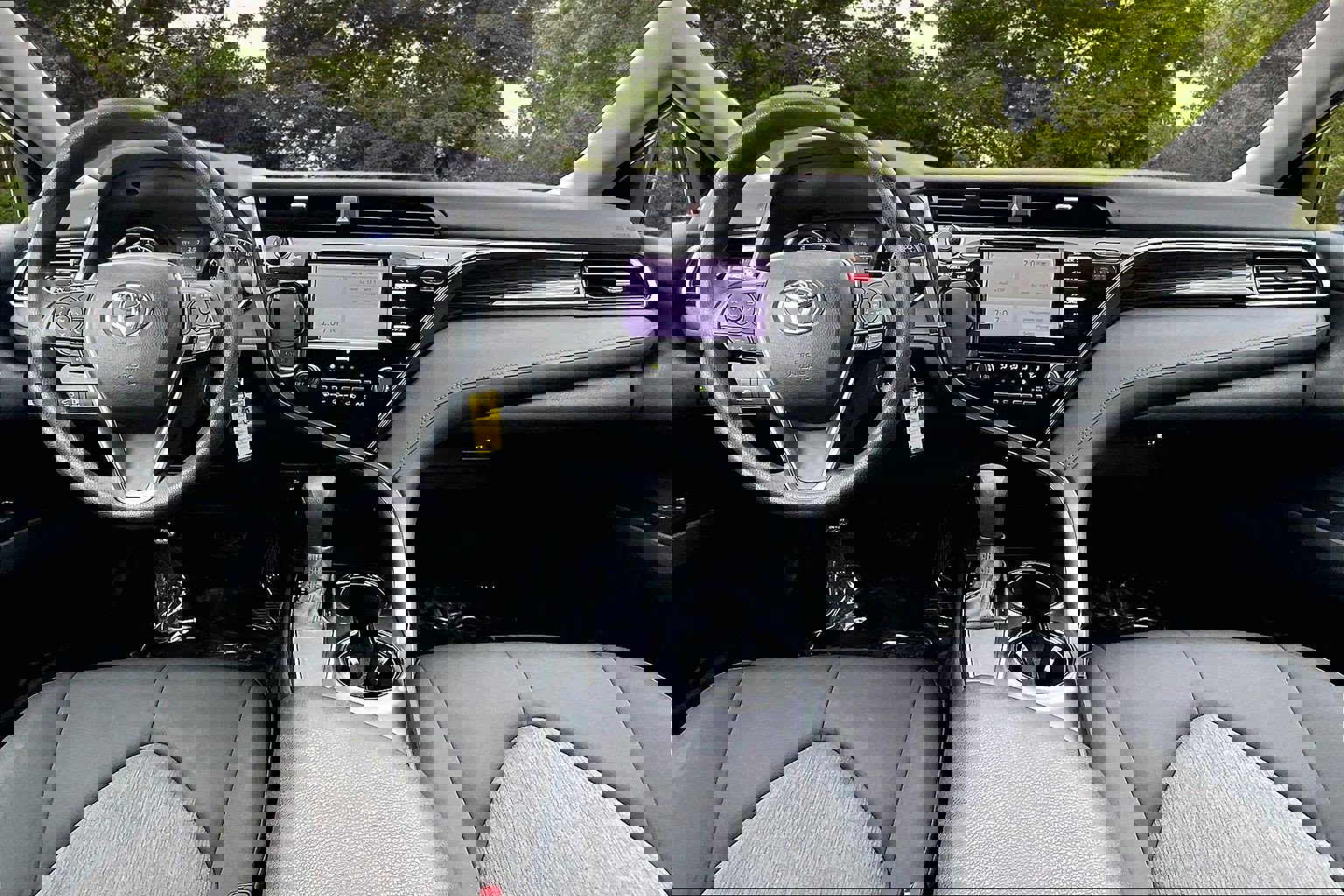 Used 2020 Toyota Camry LE image 7