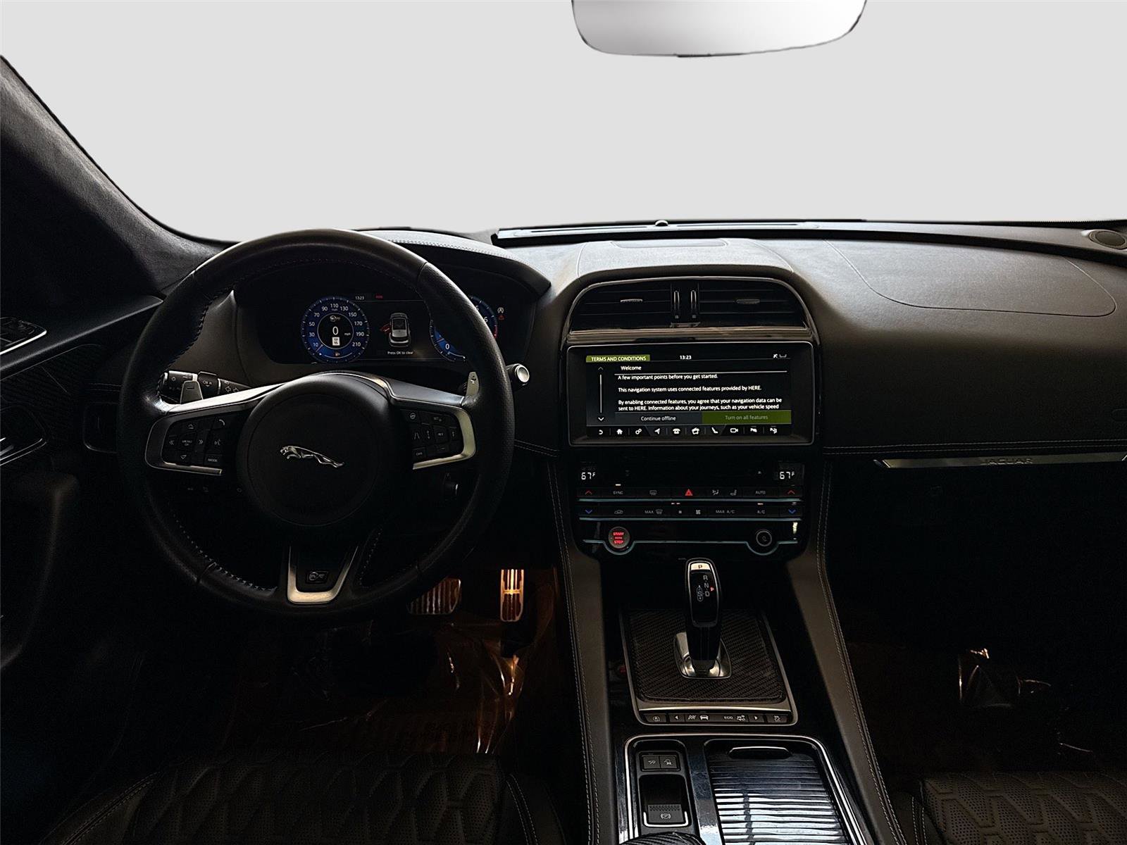 Used 2020 Jaguar F-PACE SVR image 23