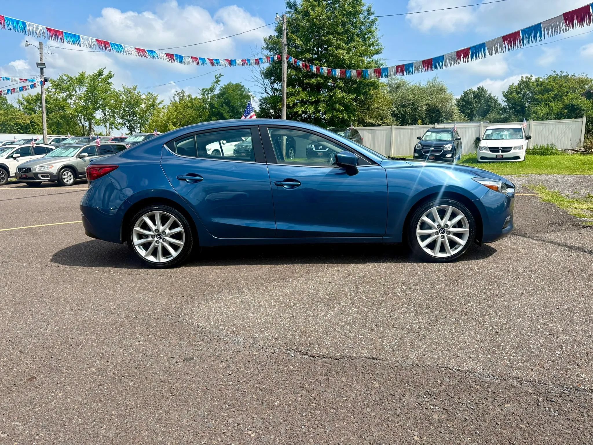 Used 2017 MAZDA MAZDA3 Touring w/ Popular Equipment Package FWD image 6