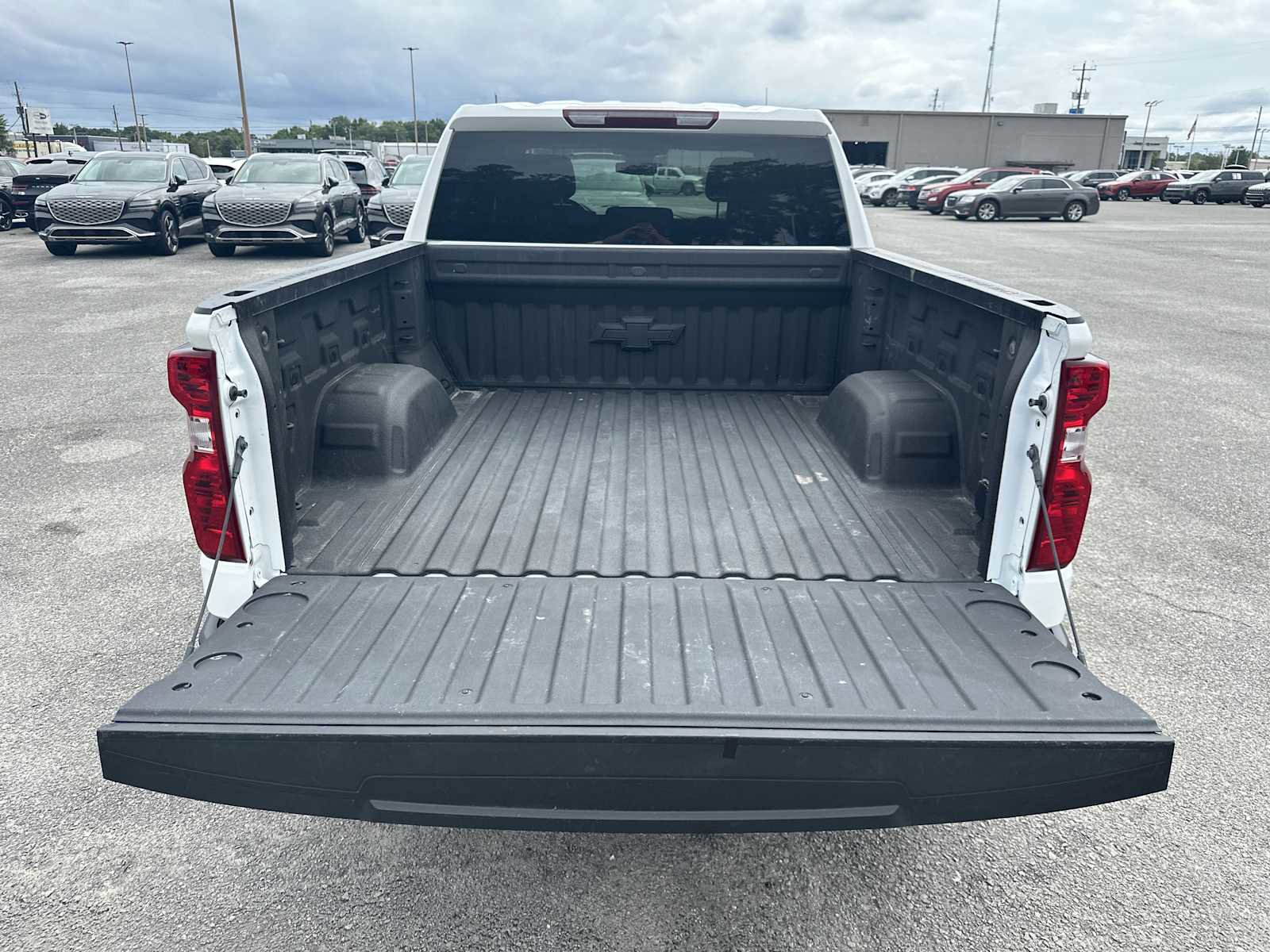 Used 2025 Chevrolet Silverado 1500 LT AWD/4WD image 25