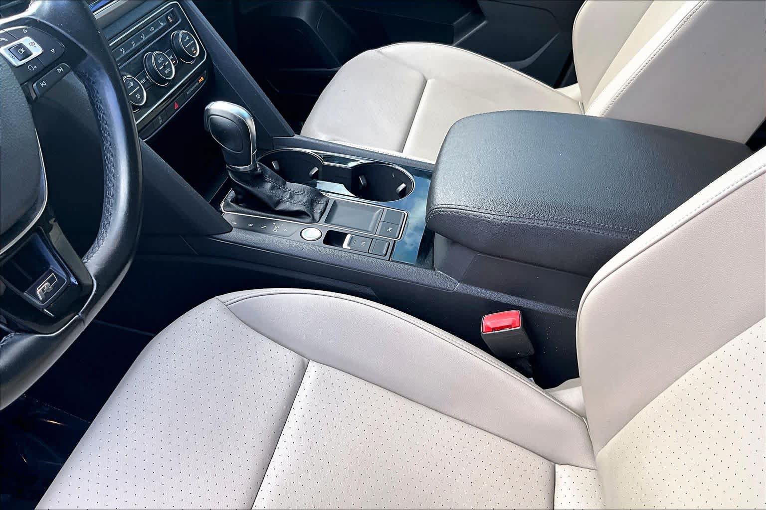 Used 2018 Volkswagen Atlas SEL w/ R-Line Package FWD image 17