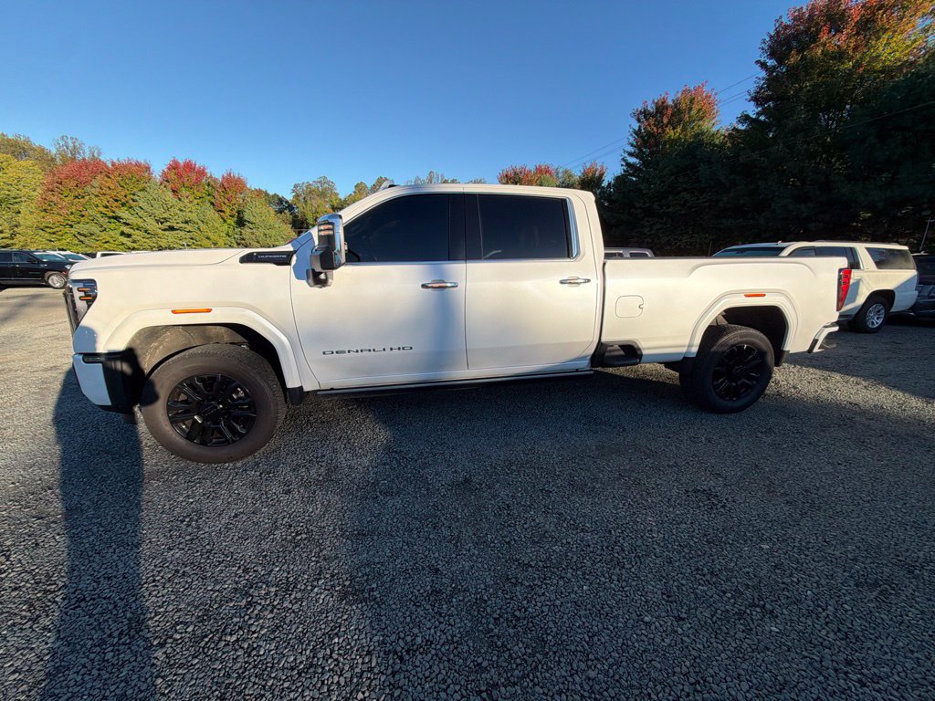 Used 2024 GMC Sierra 3500 Denali Ultimate AWD/4WD image 4