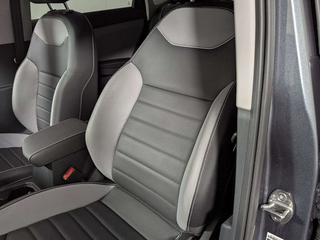 Used 2024 Volkswagen Taos SEL image 17