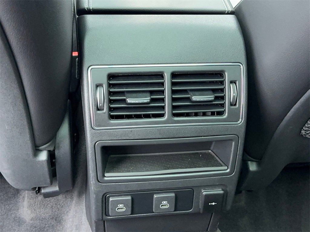 Used 2024 Jaguar F-PACE R-Dynamic S image 42