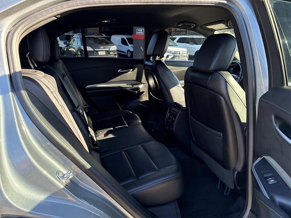 Used 2023 Cadillac XT4 Premium Luxury image 11